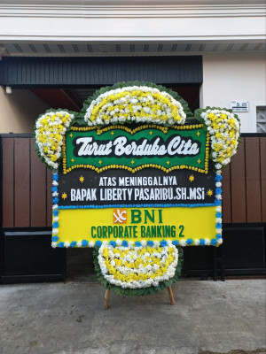 Papan Bunga Duka di Teluk Pakedai