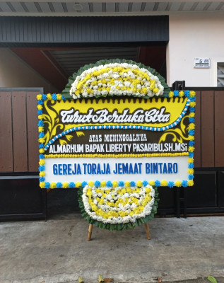 Papan Bunga Duka di Teluk Pakedai