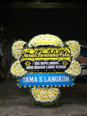 Papan Bunga Duka di Teluk Pakedai