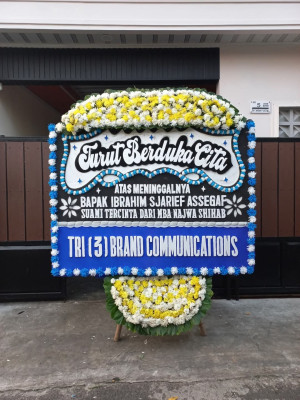 Papan Bunga Duka di Teluk Pakedai